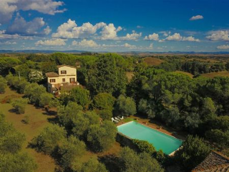 For Sale Villa SIENA: JUST A FEW STEPS FROM THE HISTORIC CENTER
For sale, located in one of the most desirable...